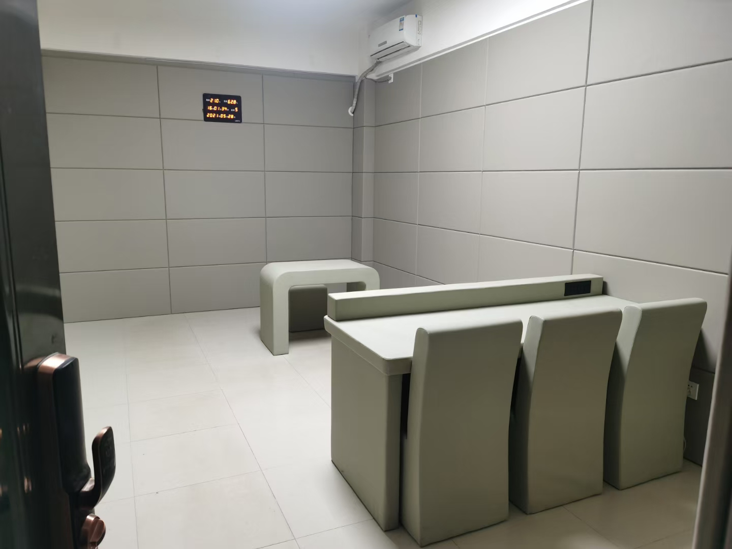 襄陽(yáng)紀(jì)委談話(huà)室軟包 留置廉政防撞墻面軟包詳情